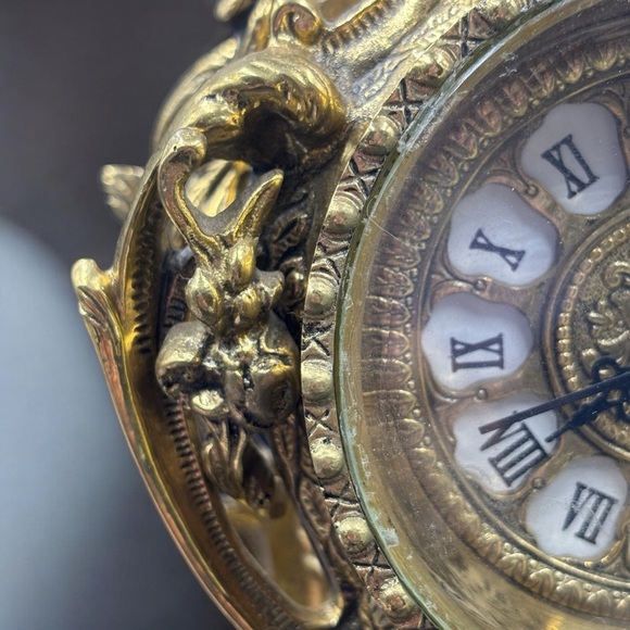 Vintage 1970s Gold-Plated Solid Brass Table ClockElegant & Functional Showpiece. - Picture 6 of 10